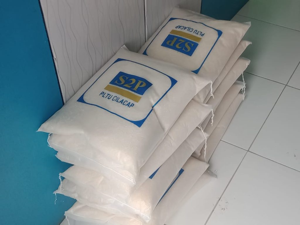 Lazismu Cilacap salurkan sembako guru