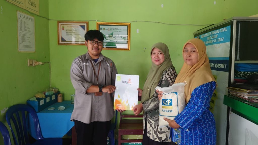 Lazismu Cilacap salurkan 1000 kg beras