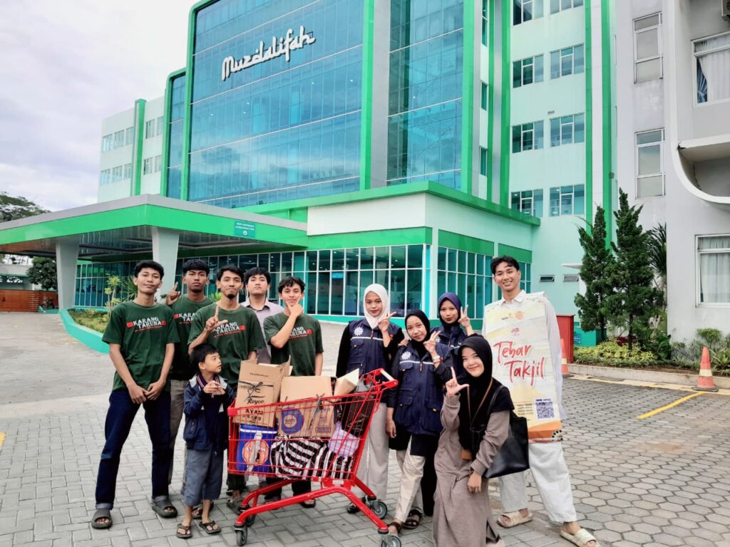 Lazismu Cilacap berbagi takjil