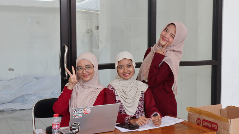 Kolaborasi Relawan Khitan Ceria Lazismu Cilacap