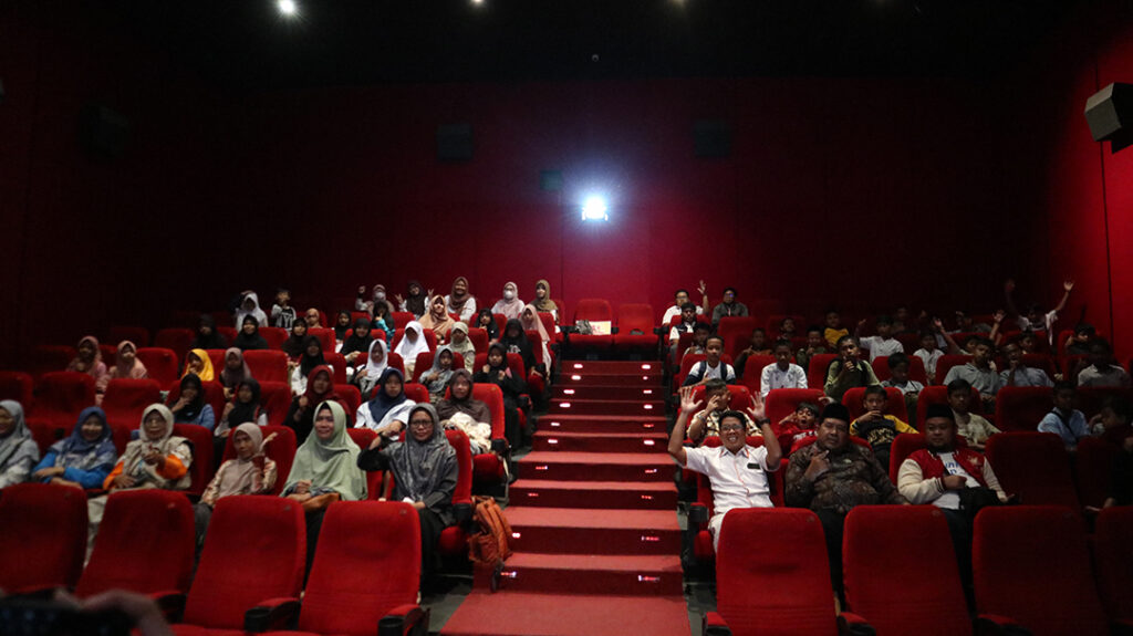 Nobar Film Children of Heaven, Lazismu Cilacap Hadirkan Kebahagiaan untuk 60 Anak Yatim dan Dhuafa