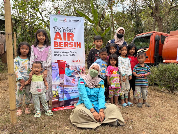 Penyaluran bantuan air bersih Lazismu Cilacap kepada warga terdampak kekeringan