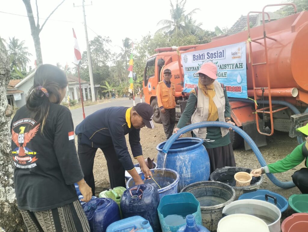 9 Ribu Liter Air Bersih Disalurkan ke Warga Ujungmanik Kawunganten
