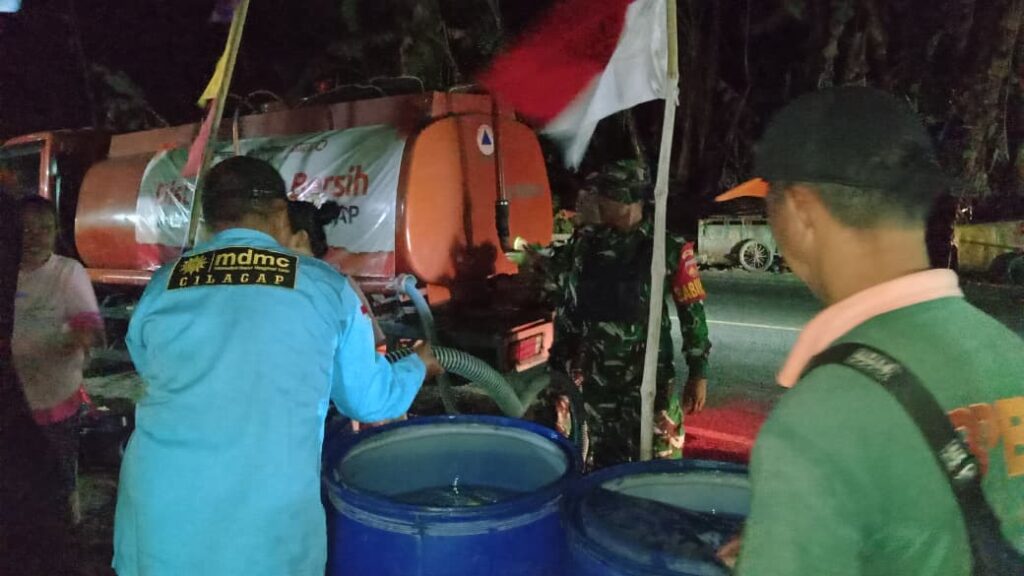 Lazismu KL Cimanggu Bersinergi Salurkan 10 Ribu Liter Air Bersih untuk Warga Bantarpanjang