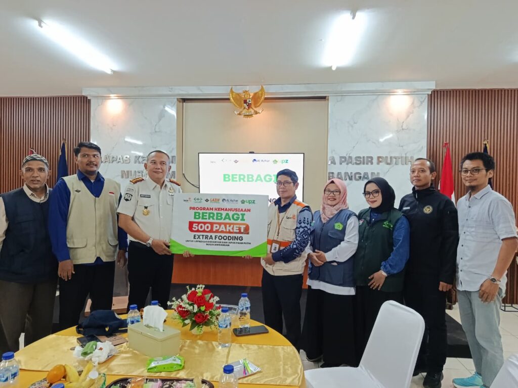 Penyerahan paket extra fooding kepada Lapas Pasir Putih Nusakambangan