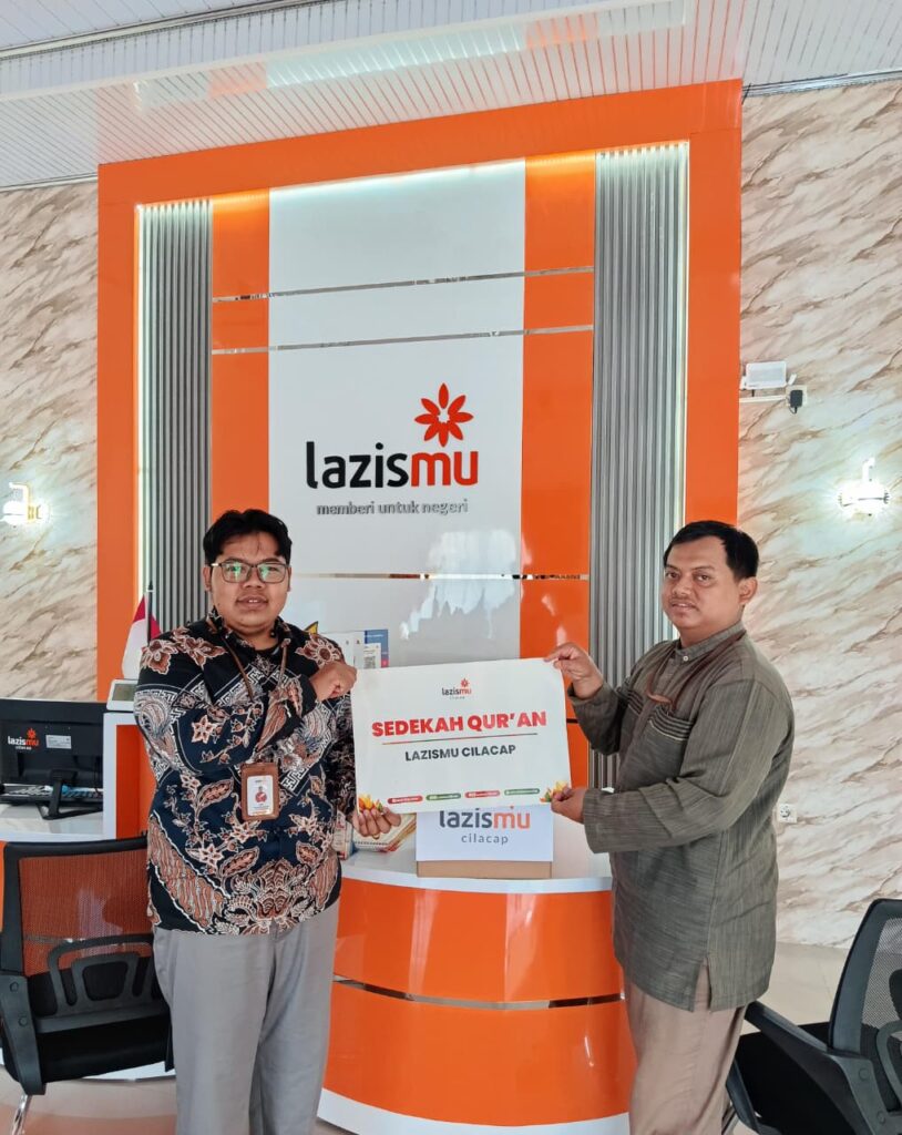 Dukung Program “One Day with Quran”, Lazismu Cilacap Serahkan Bantuan 20 Mushaf ke PRPM Tritih Wetan